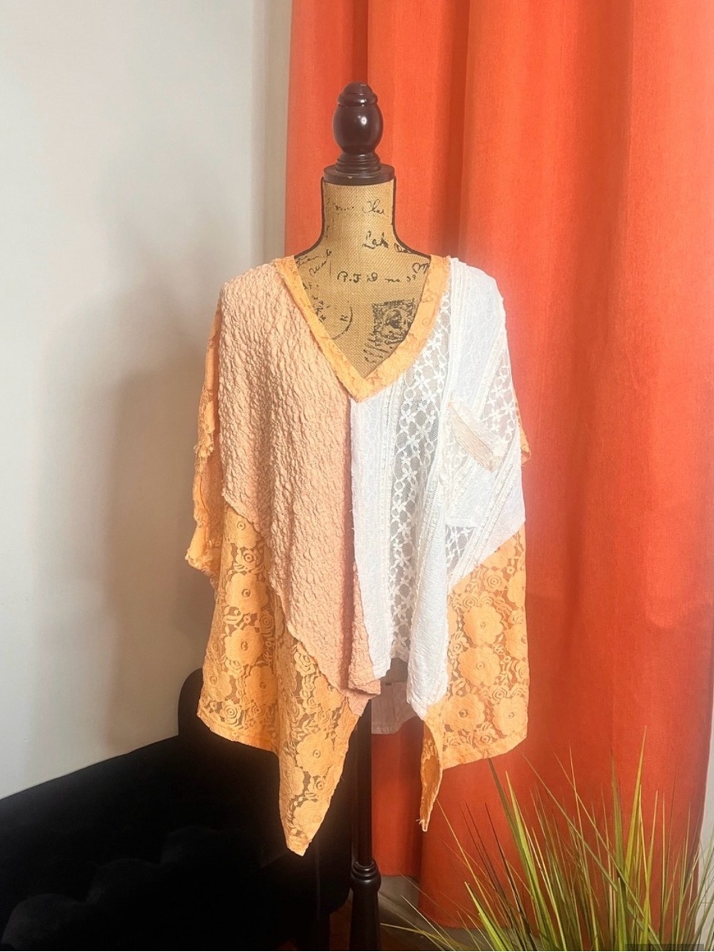 POL Gauze & Floral Lace-Panel Top